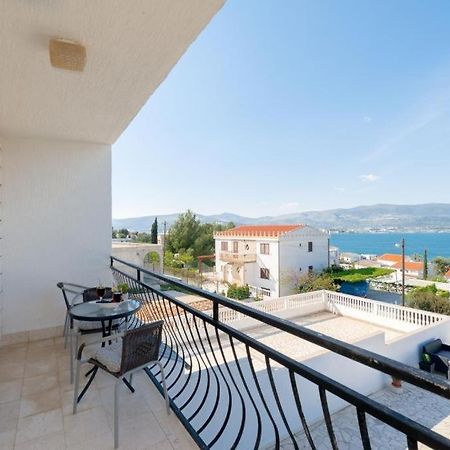 Ferienwohnung In Arbanija Mit Meerblick, Balkon, Klimaanlage, W-Lan 5137-1 Трогір Екстер'єр фото