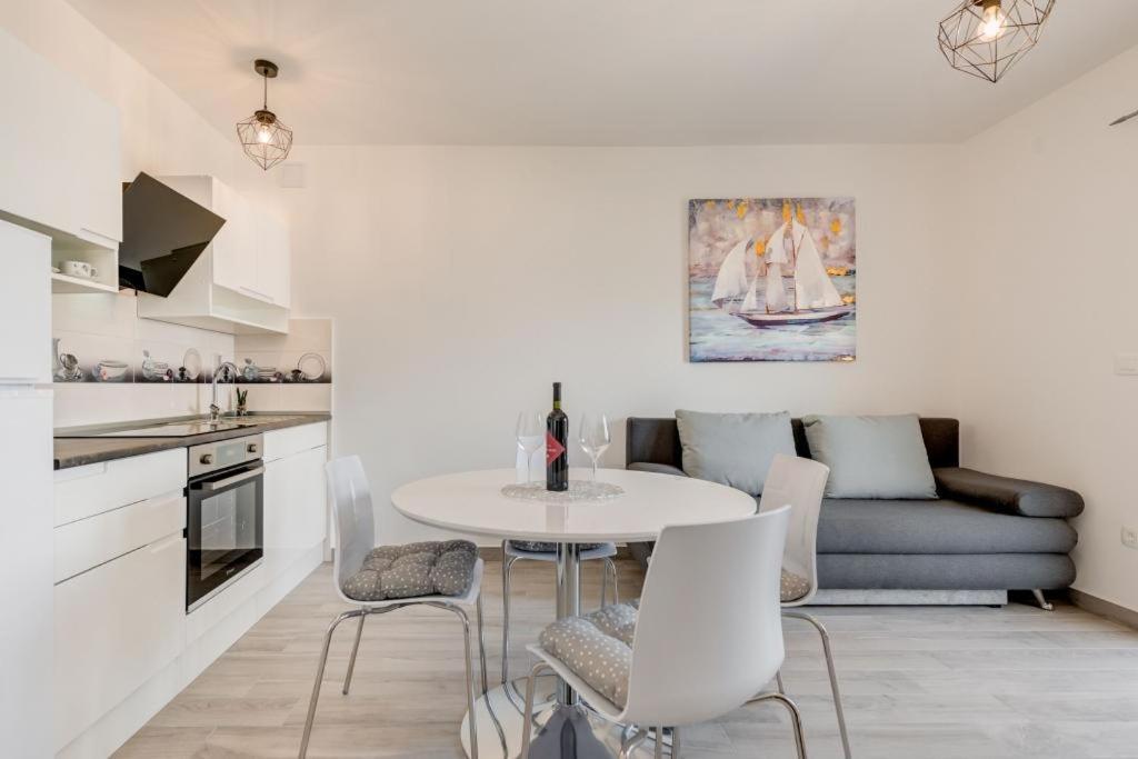 Ferienwohnung In Arbanija Mit Meerblick, Balkon, Klimaanlage, W-Lan 5137-1 Трогір Екстер'єр фото