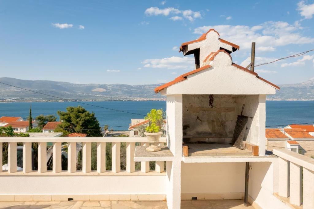 Ferienwohnung In Arbanija Mit Meerblick, Balkon, Klimaanlage, W-Lan 5137-1 Трогір Екстер'єр фото