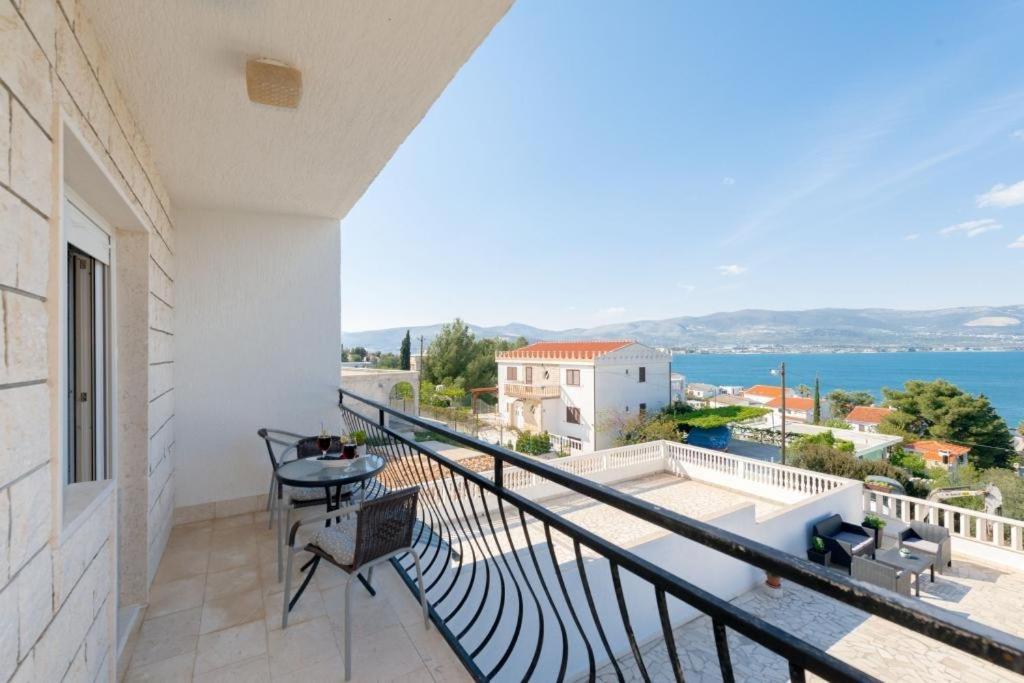 Ferienwohnung In Arbanija Mit Meerblick, Balkon, Klimaanlage, W-Lan 5137-1 Трогір Екстер'єр фото